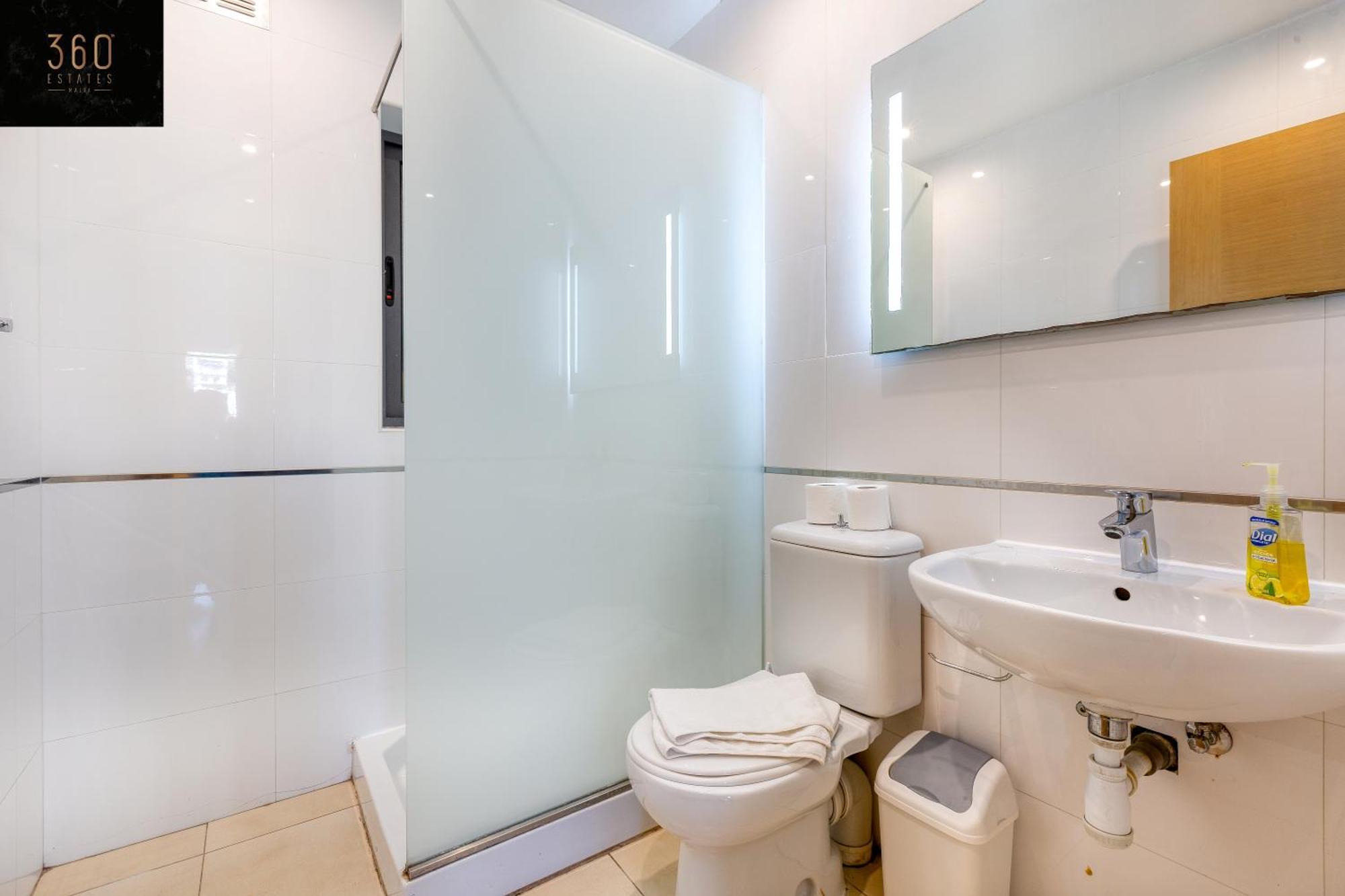 Stylish 2Br Meridian Suite In Central St Julians By 360 Estates San Giuliano Esterno foto